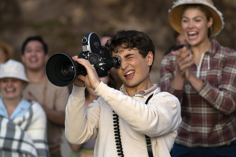 En esta imagen proporcionada por Universal Pictures y Amblin Entertainment, Gabriel LaBelle en una escena de "The Fabelmans". (Merie Weismiller Wallace/Universal Pictures and Amblin Entertainment via AP)