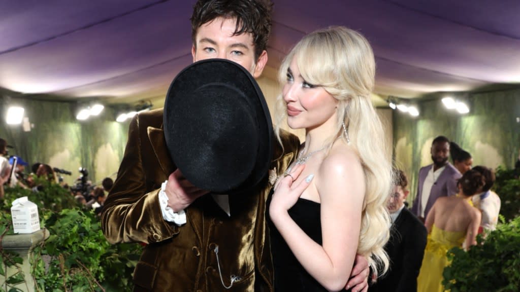 Who Is Sabrina Carpenter’s Boyfriend? Barry Keoghan’s Age & Height