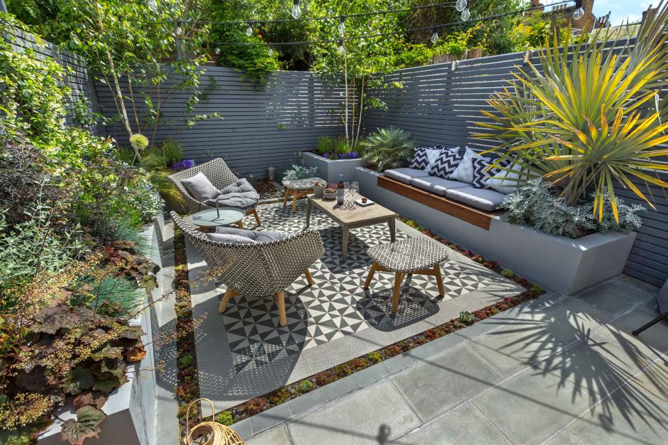 9. CURATE A COZY OUTDOOR LIVING ROOM