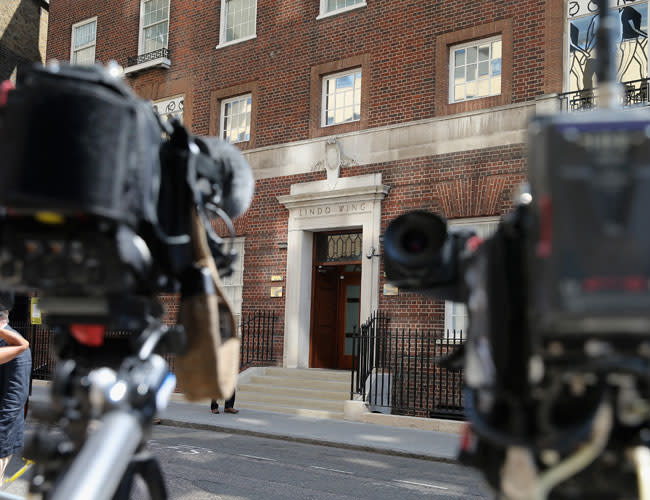 LONDON, ENGLAND - JULY 09: Cameras set up outside the Lindo Wing of St Mary's Hospital as the UK prepares for the birth of the first child of The Duke and Duchess of Cambridge, on July 9, 2013 in London, England. (Photo by Chris Jackson/Getty Images) <br>