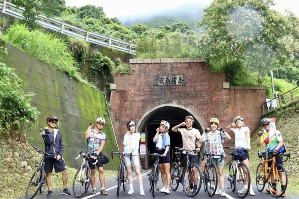 俄羅斯戶外運動網紅Lena　完成台灣東北雙塔自行車挑戰