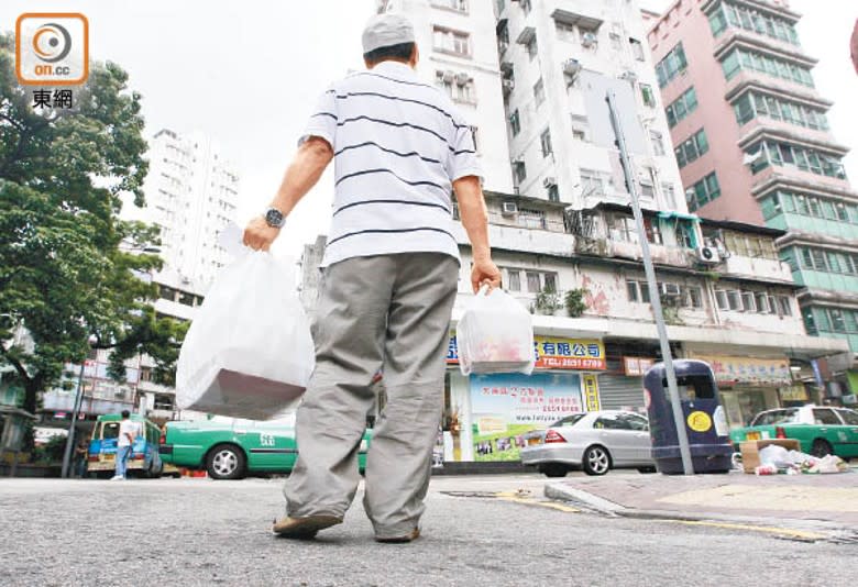 近年流行外送服務，令即棄塑膠餐具大量增加。