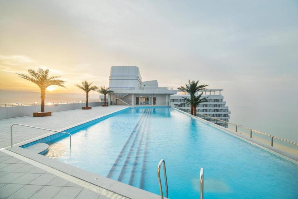 St. John’s Hotel's infinity pool. (Photo: Booking.com)