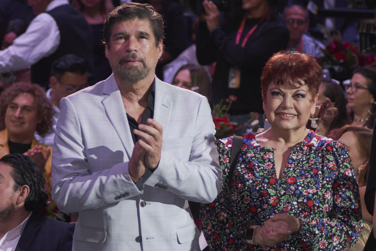 Alberto Estrella dice no tener injerencia en la devolución de la inversión a Rosita Pelayo. Lupita Sandoval señala que él no tiene nada que ver.  (Photo by Jaime Nogales/Medios y Media/Getty Images)