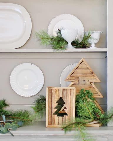 <p><a href="https://thistlewoodfarms.com/9-simple-ideas-to-repurpose-last-years-christmas-decor/" data-component="link" data-source="inlineLink" data-type="externalLink" data-ordinal="1">Thistlewood Farms</a></p>