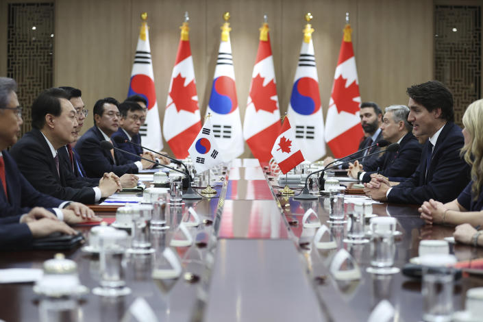 Canada's Prime Minister Justin Trudeau, second right, talks with South Korea's President Yoon Suk Yeol during their meeting at the Presidential Office in Seoul, South Korea, Wednesday, May 17, 2023. (Kim Hong-Ji/Pool Photo via AP)