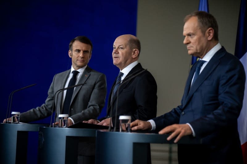 German Chancellor Olaf Scholz (C), French President Emmanuel Macron (L) and Polish Prime Minister Donald Tusk speak during a press statement after the so-called Weimar Triangle meeting. Michael Kappeler/dpa