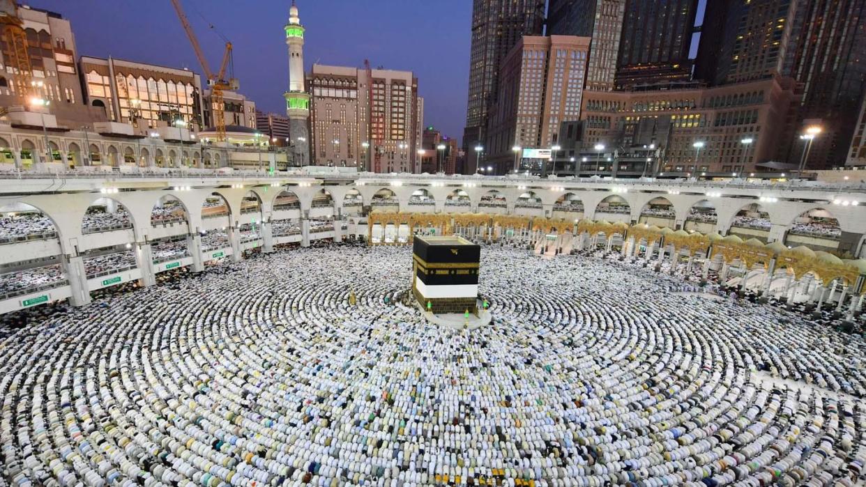 Muslimische Pilger beten im Hof der Großen Moschee in Mekka. Foto: Saudi Press Agency