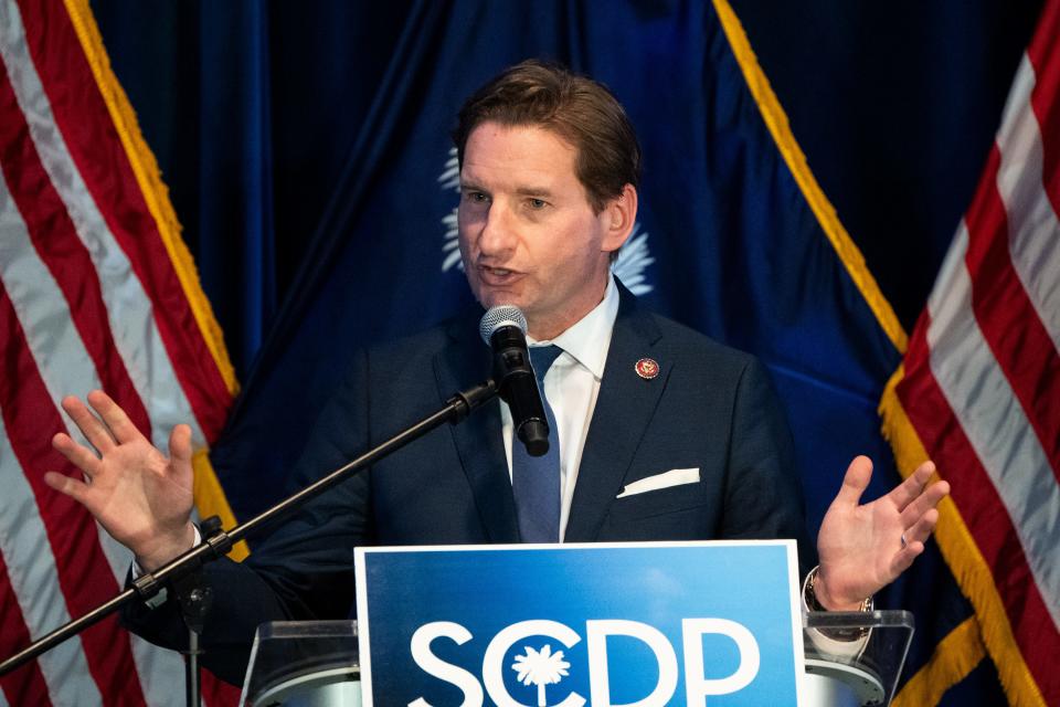 Jan 2 7, 2024; Columbia, S.C., USA; Democratic presidential candidate Rep. Dean Phillips at the First in the Nation Dinner and Celebration in Columbia, S.C. Saturday, Jan 27, 2024.. Mandatory Credit: Josh Morgan-USA TODAY (Via OlyDrop)