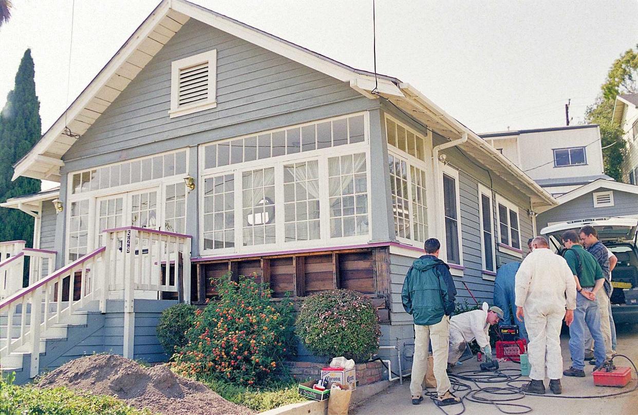 Members of the  San Luis Obispo County Sheriff's Department and FBI searched the grounds of  Susan Flores's home in Arroyo Grande on June 19, 2000, for any evidence that might shed light on the disappearance of Cal Poly student Kristin Smart.   / Credit: David Middlecamp/The Tribune_Zuma Press
