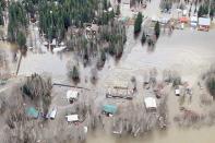 <p>Les inondations aux abords du village de Manley Hot Springs, en Alaska.</p>