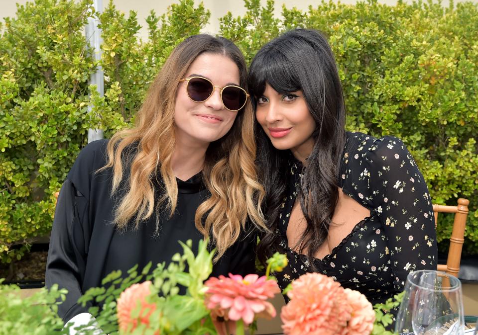 Jameela Jamil wore the Fleming Small Convertible Shoulder Bag, while Annie Murphy wore the Color-Block Pleated Dress, Tory Sport Ruffle Sneaker, and Perry
Bombe Mini Bag.