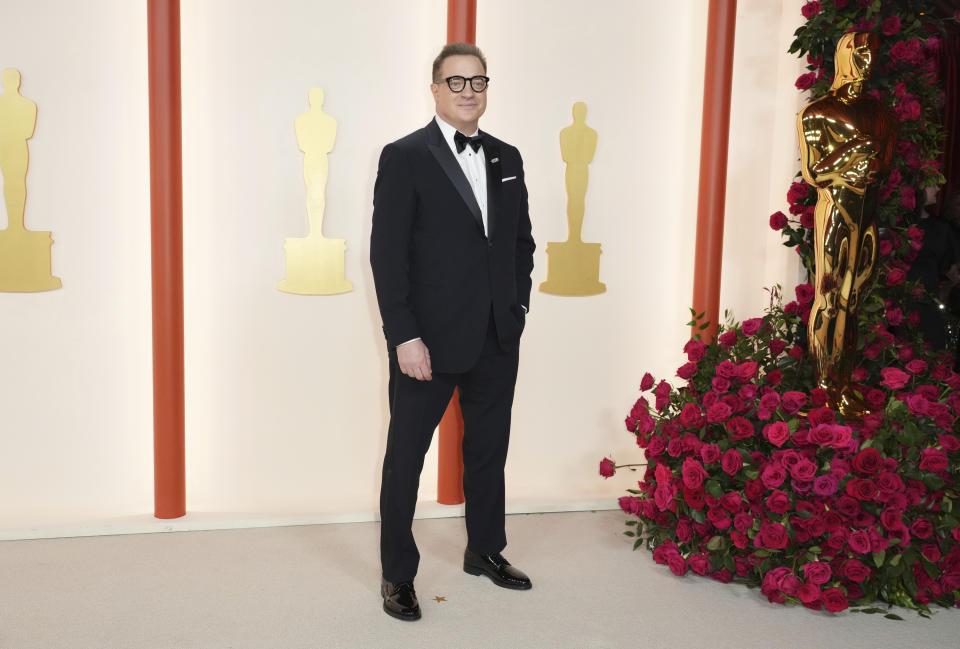 Brendan Fraser llega a los Oscar el domingo 12 de marzo de 2023 en el Teatro Dolby en Los Angeles. (Foto Jordan Strauss/Invision/AP)