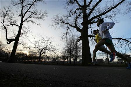 David Chorney and Mike Burnstein (R) train for the Boston Marathon in Boston, Massachusetts, April 3, 2014. REUTERS/Brian Snyder