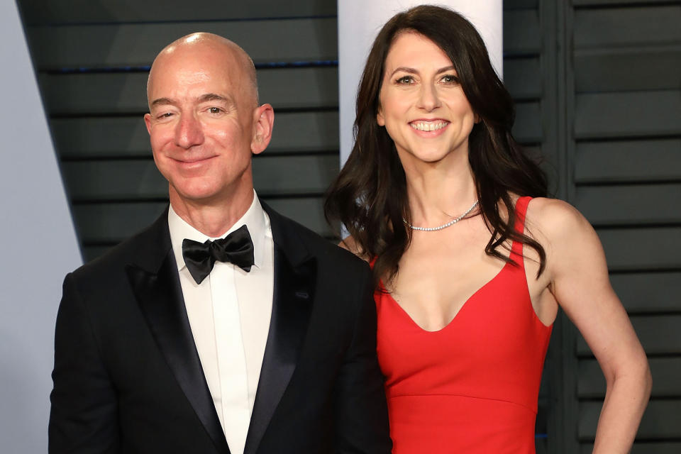 BEVERLY HILLS, CA - MARCH 04:  Amazon CEO Jeff Bezos (L) and MacKenzie Bezos attend the 2018 Vanity Fair Oscar Party hosted by Radhika Jones at Wallis Annenberg Center for the Performing Arts on March 4, 2018 in Beverly Hills, California.  (Photo by Taylor Hill/FilmMagic)