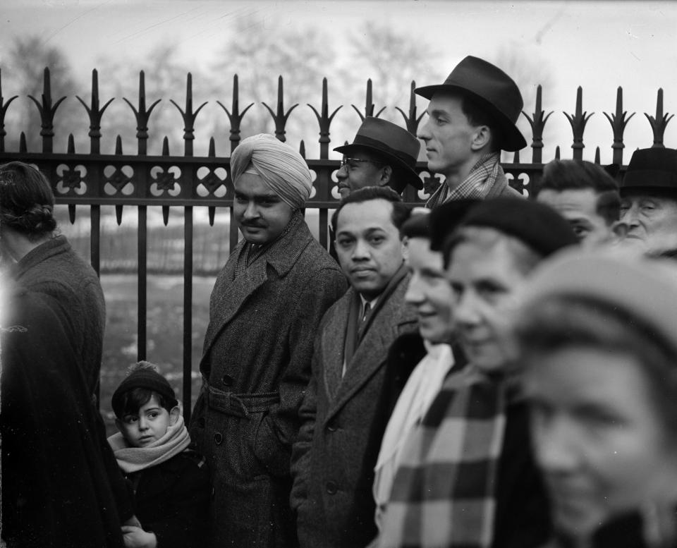 13th February 1952:  An Indian wearing a turban and his young son are among the mourners who are queuing to pay their last respects to King George VI at Westminster Hall, London.  (Photo by Don Price/Fox Photos/Getty Images)