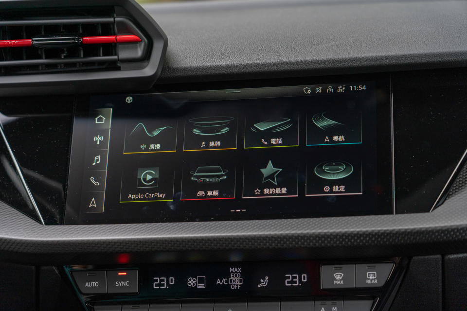10.1 吋中控螢幕，操作方式與其他車款無太大差異。