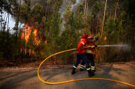 <p>Firefighters work to put out a forest fire next to the village of Macao, near Castelo Branco, Portugal, July 26, 2017. (Rafael Marchante/Reuters) </p>