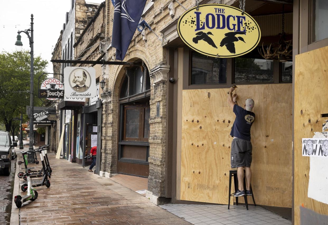 General manager of The Lodge, boards up his bar on East 6th Street in Austin, Texas: (2020 Getty Images)