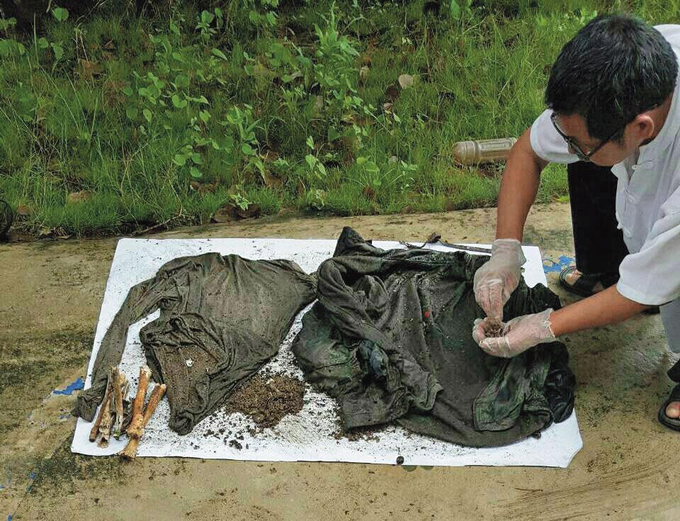 校園頂樓驚見白骨，由於死亡多時，白骨幾乎已經風化，難以辨認。