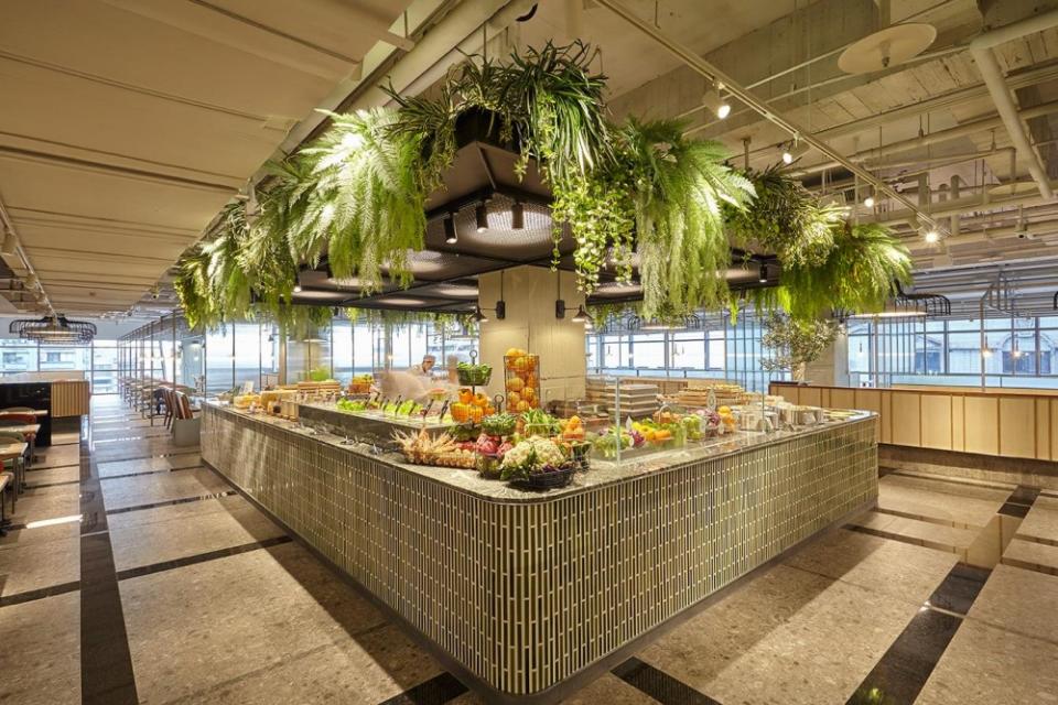 果然匯的用餐空間明亮時尚，為蔬食餐廳開創新氣象。