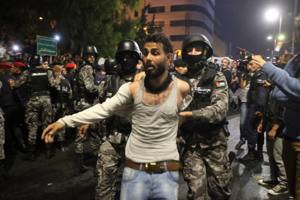 <p>Anti-riot police clash with people gathered in protest outside the Prime Minister’s office (location also known as the 4th circle) on June 4, 2018 in Amman, Jordan. (Photo: Salah Malkawi/Getty Images) </p>