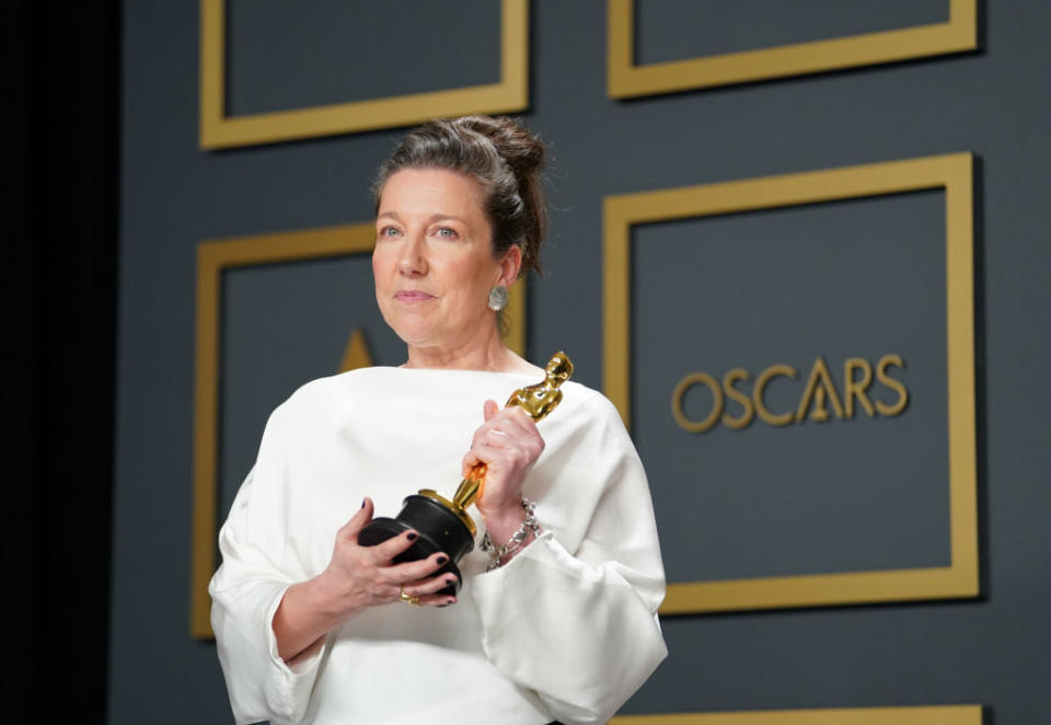 Jacqueline Durran holding her Oscar