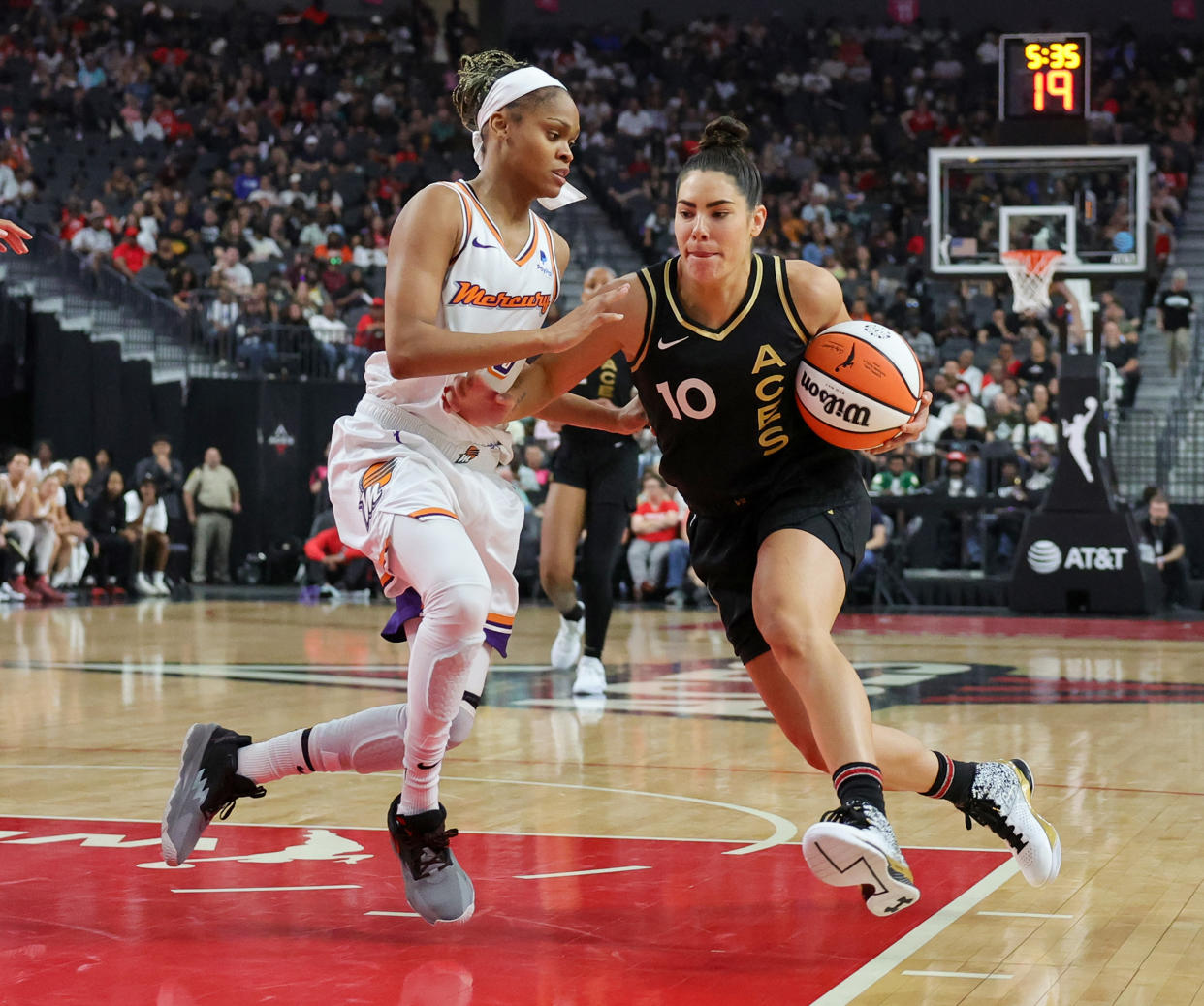 Las Vegas Aces guard Kelsey Plum drives against Phoenix Mercury guard Moriah Jefferson during their game on Sept. 10, 2023 in Las Vegas. (Photo by Ethan Miller/Getty Images)