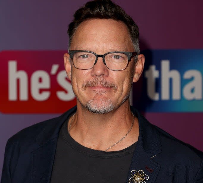 Matthew Lillard posing on the red carpet for He's All That