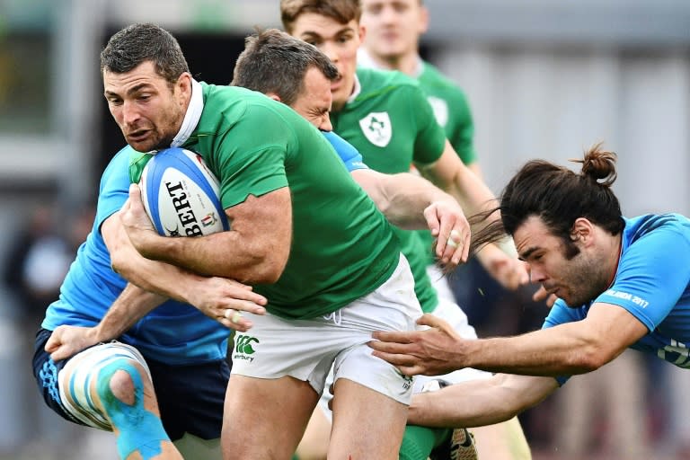 Ireland's Rob Kearney (C) will be out for several weeks after having surgery on the knee injury he suffered ahead of the England match