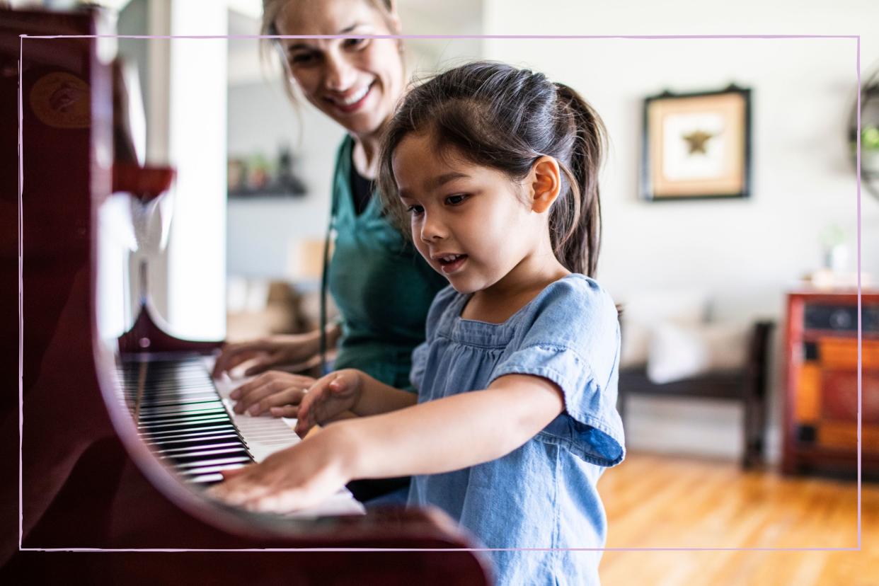  Child playing the piano . 