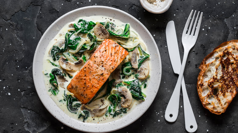 Baked salmon spinach mushrooms
