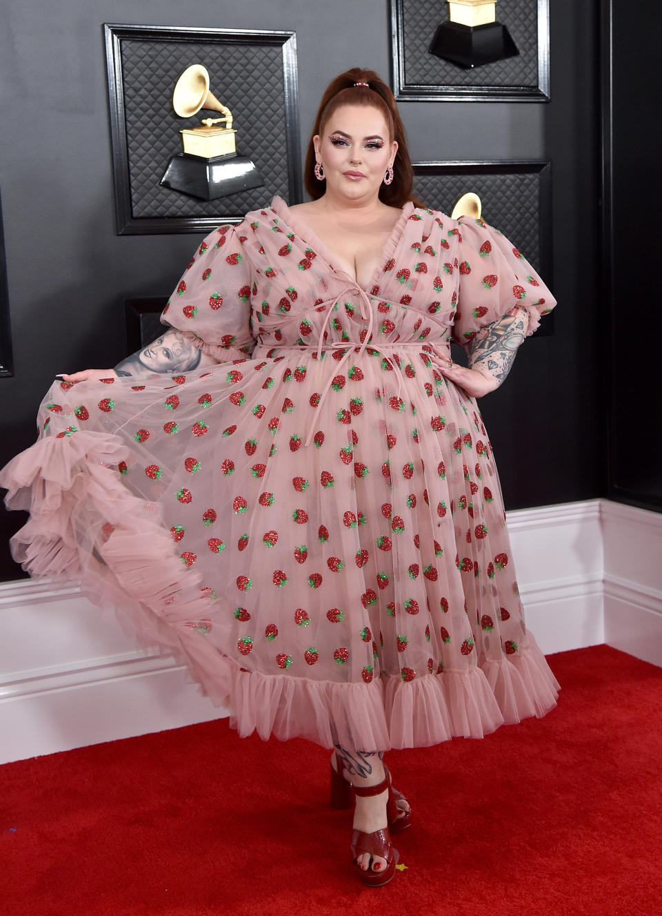 Tess Holliday wears strawberry dress at 2020 Grammy Awards (Jon Kopaloff / FilmMagic)