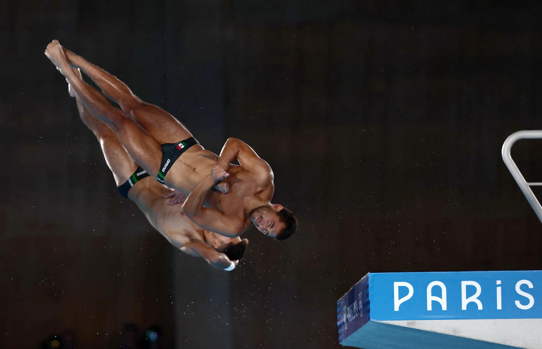 Paris 2024 Olympics - Diving - Men's Synchronised 10m Platform Final - Aquatics Centre, Saint-Denis, France - July 29, 2024. Kevin Berlin Reyes of Mexico and Randal Willars Valdez of Mexico in action REUTERS/Gonzalo Fuentes