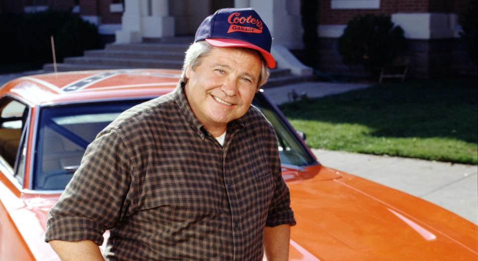 Ben Jones poses with the General Lee in the 2000 made-for-TV movie 'The Dukes of Hazzard: Hazzard in Hollywood' (Photo: Warner Bros. Television/courtesy Everett Collection)