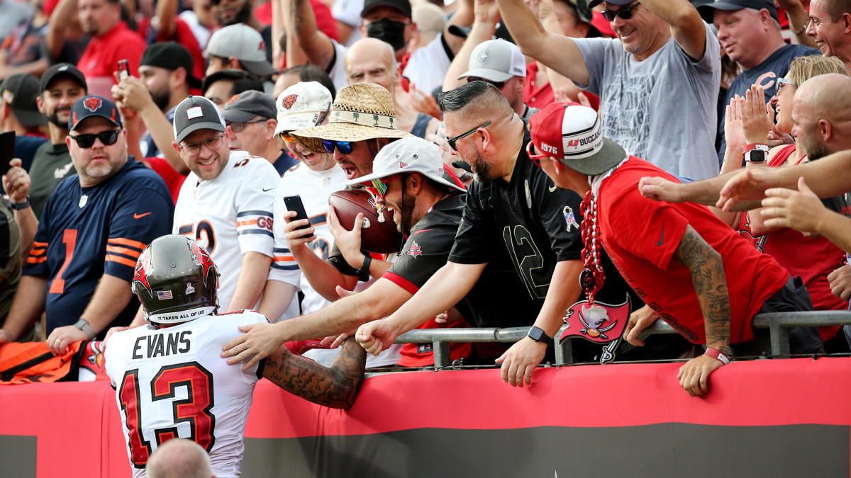 Bucs' fan gets memorabilia haul, season tickets, Bitcoin for Tom Brady  600th touchdown ball 