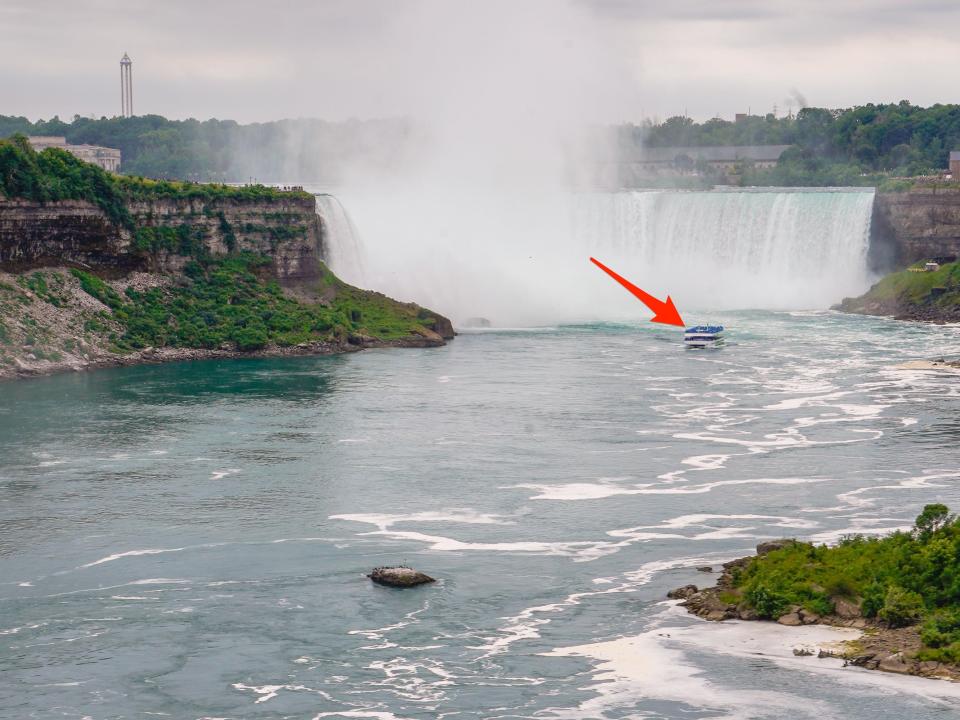 An arrow points to a boat at Niagara Falls