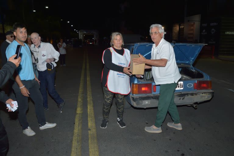 En el arribo de cada etapa cada tripulación entregó 5 kilos de alimentos no perecederos a la filial local de Caritas; hubo cerca de cuatro toneladas de donaciones al cabo de la competencia toda.
