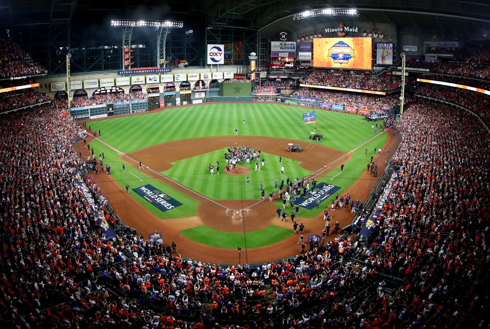 Una vista general del Minute Maid Park, hogar de los Astros.