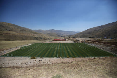 A soccer pitch is seen in the town of Nueva Fuerabamba in Apurimac, Peru, October 3, 2017. REUTERS/Mariana Bazo