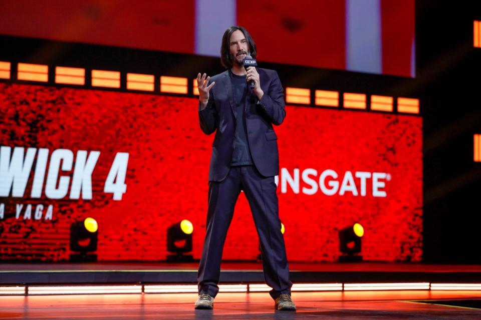 <p>El actor <strong>Keanu Reeves</strong> en un panel en Brasil platicando sobre su participación en la cinta de acción <em>John Wick: Chapter 4</em>, que estrena en salas de cine el 24 de marzo de 2023.</p>