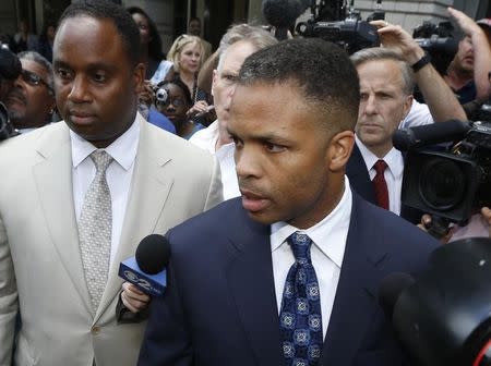 Jesse Jackson Jr. leaves his sentencing hearing in Washington, August 14, 2013. REUTERS/Jason Reed