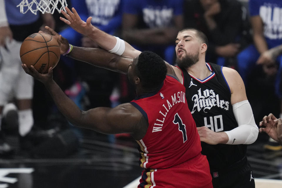 Los Angeles Clippers center Ivica Zubac (40) defends against New Orleans Pelicans forward Zion Williamson (1) during the first half of an NBA basketball game in Los Angeles, Wednesday, Feb. 7, 2024. (AP Photo/Ashley Landis)