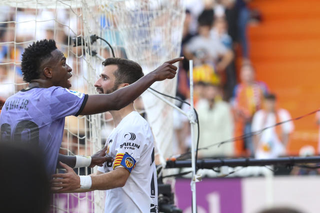 Real Madrid's Vinícius Júnior subjected to racial abuse in contentious loss  to Valencia, La Liga investigating - Yahoo Sports