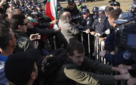 Protesters pull a security fence, surrounding the parliament building, as policemen try to hold it during a demonstration in central Sofia November 10, 2013. REUTERS/Stoyan Nenov