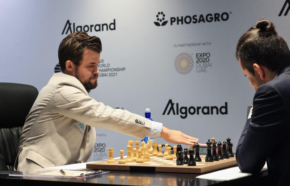 Norway&#39;s Grandmaster Magnus Carlsen (L) competes against Russia&#39;s Grandmaster Ian Nepomniachtchi during Game 2 of the FIDE World Chess Championship Dubai 2021, at the Dubai Expo 2020 in the Gulf emirate, on November 27, 2021. (Photo: GIUSEPPE CACACE/AFP via Getty Images)