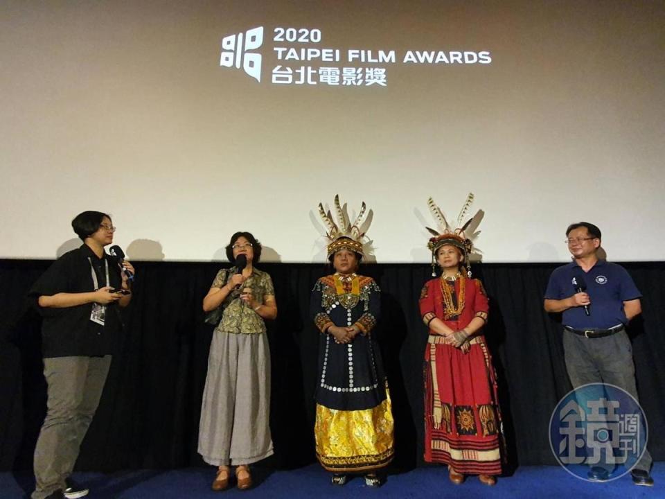 《阿查依蘭的呼喚》入圍上屆台北電影獎最佳紀錄片，魏郁蓁（左2）與廖莉華（左3）和製片徐國揚（右1）出席映後座談。（記者祁玲/攝）
