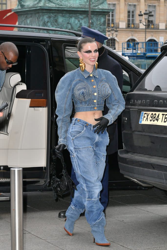 Julia Fox arrives from Kenzo’s Fall 2022 runway show in Paris, France on January 23, 2022. - Credit: KCS Presse / MEGA