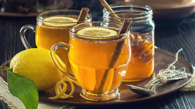 hot toddy with lemon and honey