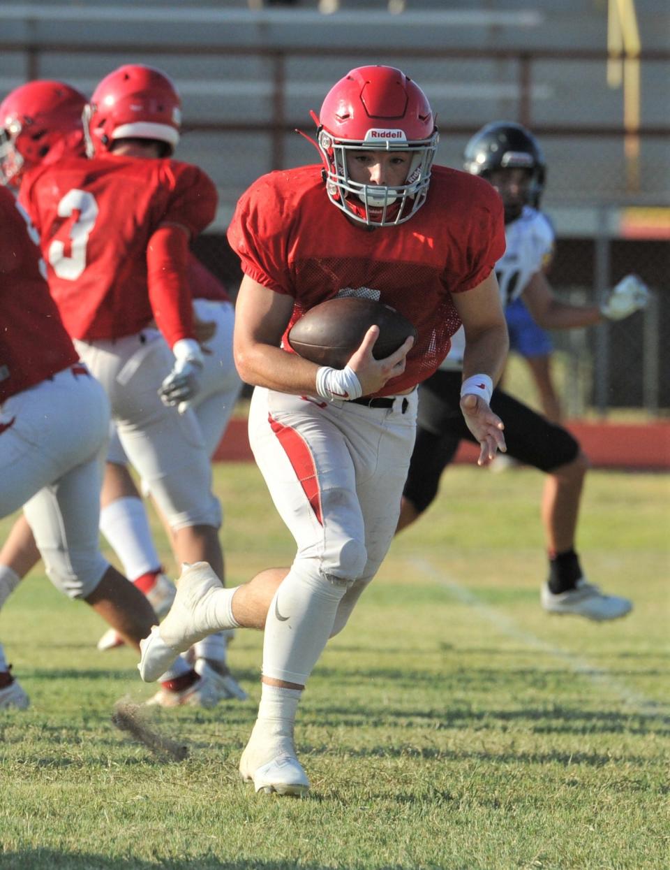 Holliday's Jaxx Johnson runs with the ball during a scrimmage against Cisco on Friday, August 12, 2022.